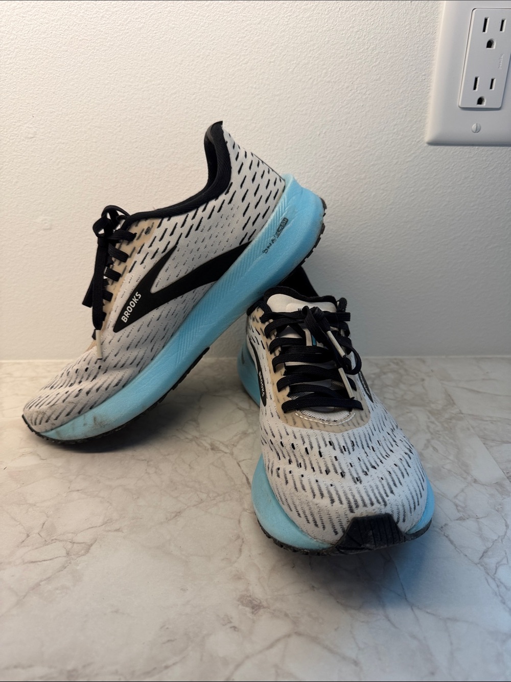 Brooks Running Shoes in White, Black and Light Blue HYPERION TEMPO WOMENS